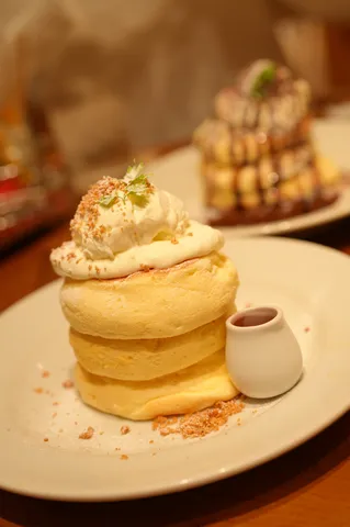 ふわふわスフレパンケーキと小さな器
