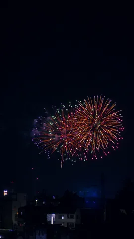 夜空を彩る花火の瞬間