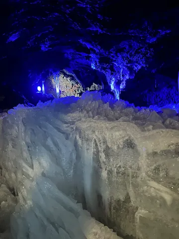 凍てつく幻想の青い世界