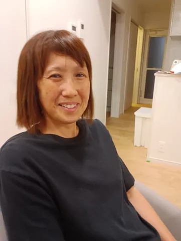 穏やかな光に包まれ微笑む瞬間