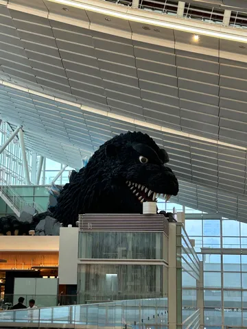 空港にゴジラ襲来！