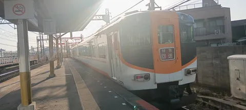 太陽まぶしい、回送列車
