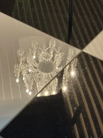 映し出される輝き、二つの世界の交差点
