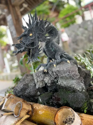神秘的な龍、水の恵み