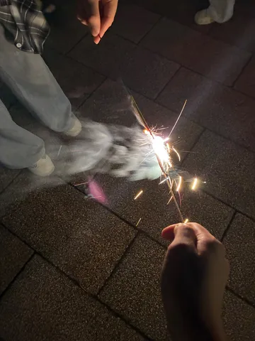 夏の夜の火花