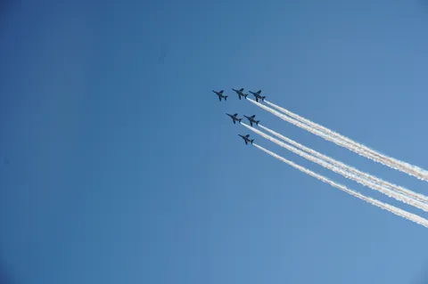 空を駆ける蒼き翼