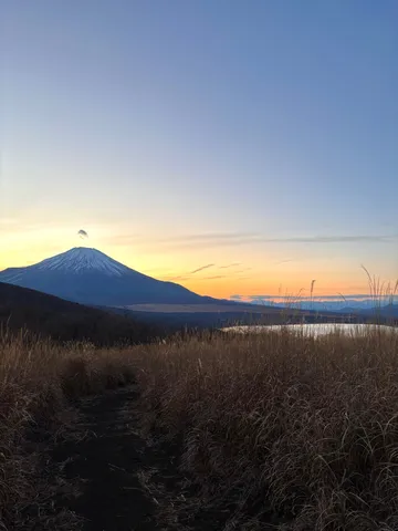 悠久の山と燃える空