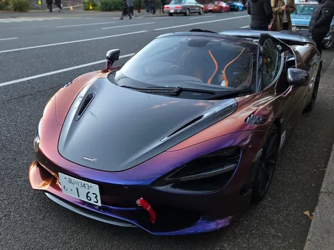 変幻する彩りのスポーツカー
