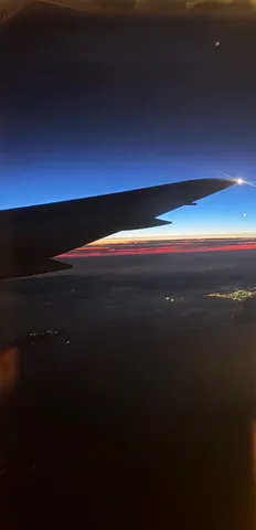 夕焼けと翼の景色