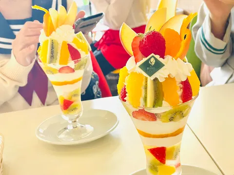 きらめくフルーツパフェの時間