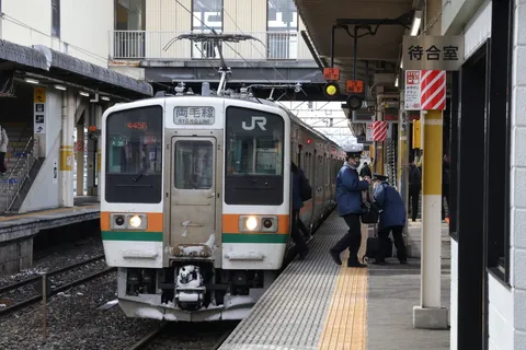 冬の駅、旅立ちの予感