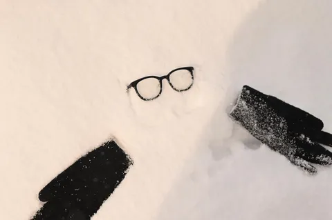 雪に沈む、冷たい現実