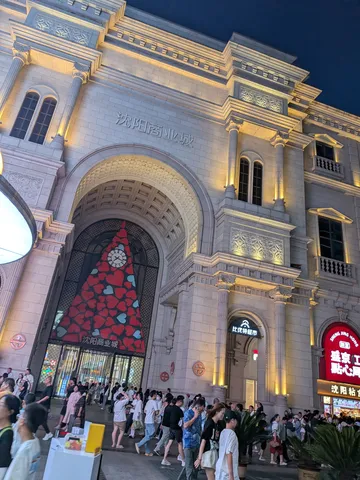 夜に浮かぶ商業城
