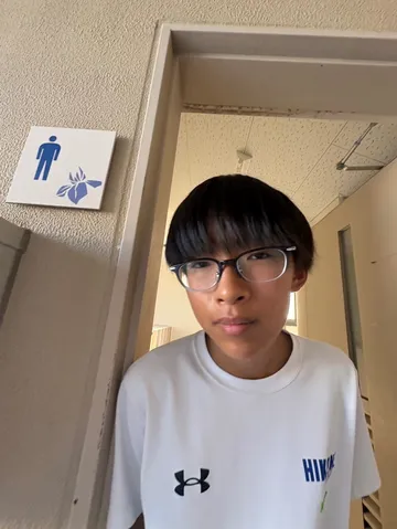 廊下の男子トイレサインと私