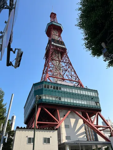 赤鉄塔と青空の謎