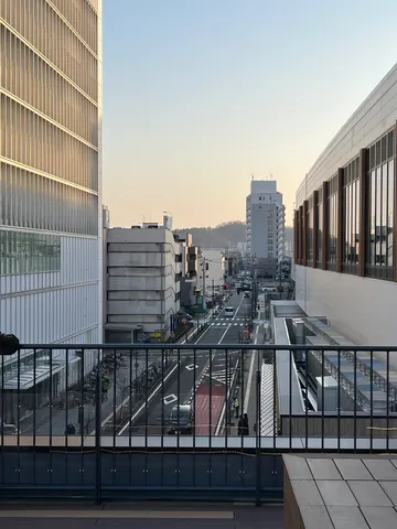 夕暮れの街並み、日常に潜む静寂