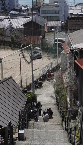 階段に集う日常のひととき