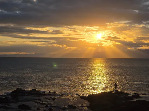 夕陽と海の静かな刻