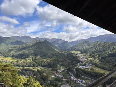 深い谷間の静かな風景