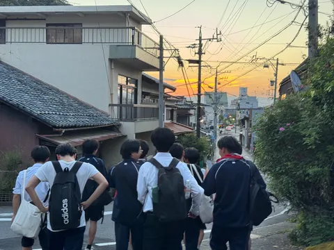 夕焼け染まる帰り道