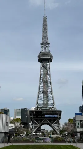 鉄骨が織りなす都市のランドマーク