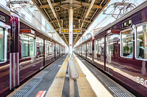 吸い込まれるような駅の景色