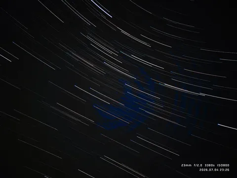 星の軌跡が描く、夜空の銀河鉄道