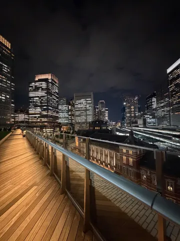 煌めく街の散歩道