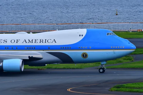 空飛ぶ大統領専用機、離陸寸前？