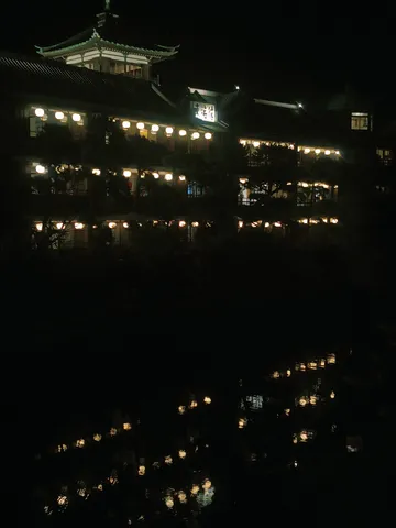 夜に灯る、古都の夢