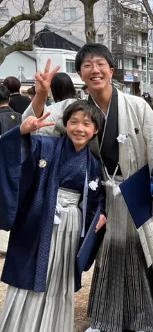 晴れ着で決める兄弟の晴れ舞台