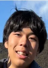 晴れた日の明るい笑顔