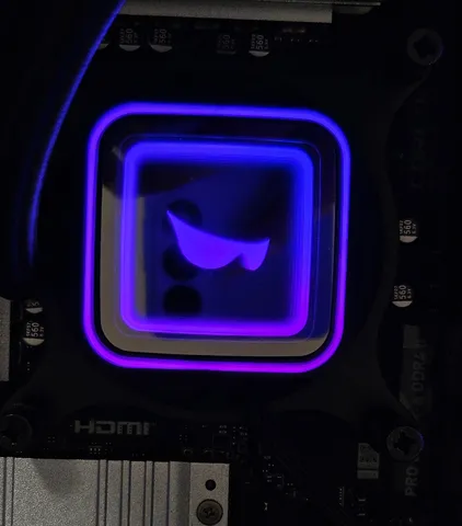 PCケースで深夜のディスコ？