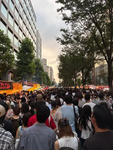 黄昏の街、祭り絵巻