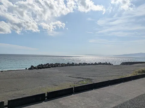 静寂の海岸、テトラポットの重なり