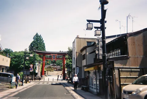赤鳥居と古き良き街並み