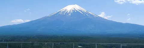 雪帽の富士に静かな風景