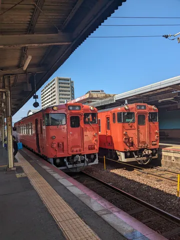 懐かしのホームに佇む列車