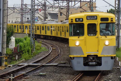 黄色い電車の疾走