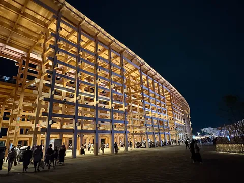 光と影が織りなす木造建築
