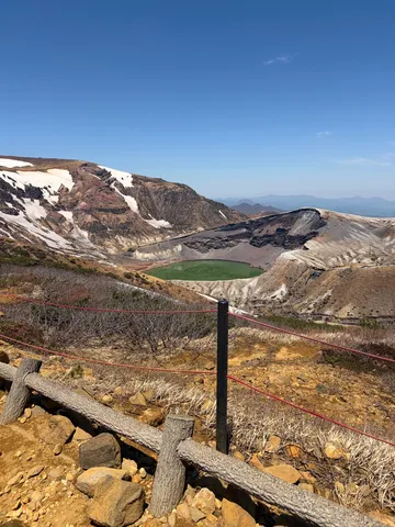 火口湖の絶景、異世界への入り口？
