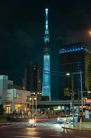 夜空に映えるスカイツリー