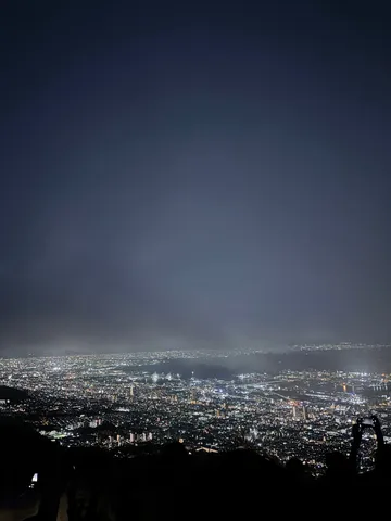 夜景の霧と光の海