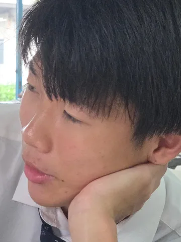 物思いにふける横顔