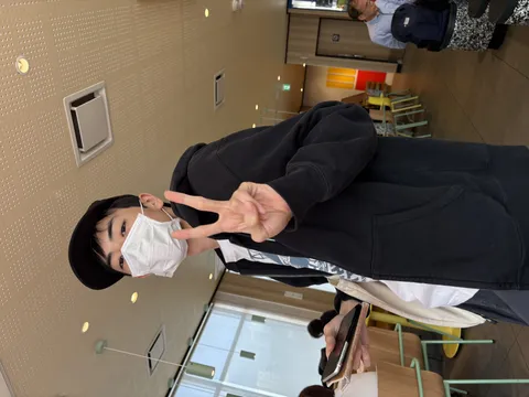 Vサインでカフェタイム