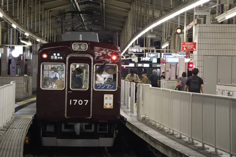 駅に佇む日常の鉄道風景