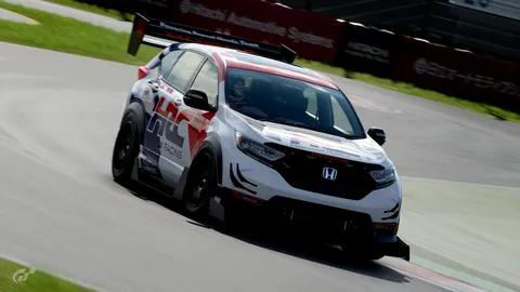 サーキットを疾走するレーシングCR-V