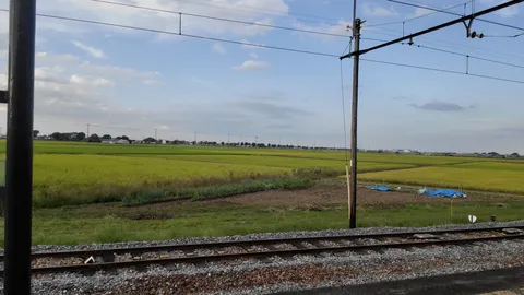 田園と鉄路の黄昏