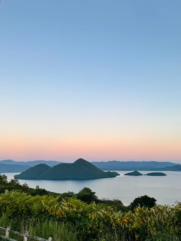 湖と空が織りなす色彩