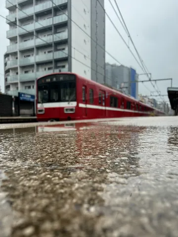 雨上がりの都会の風景